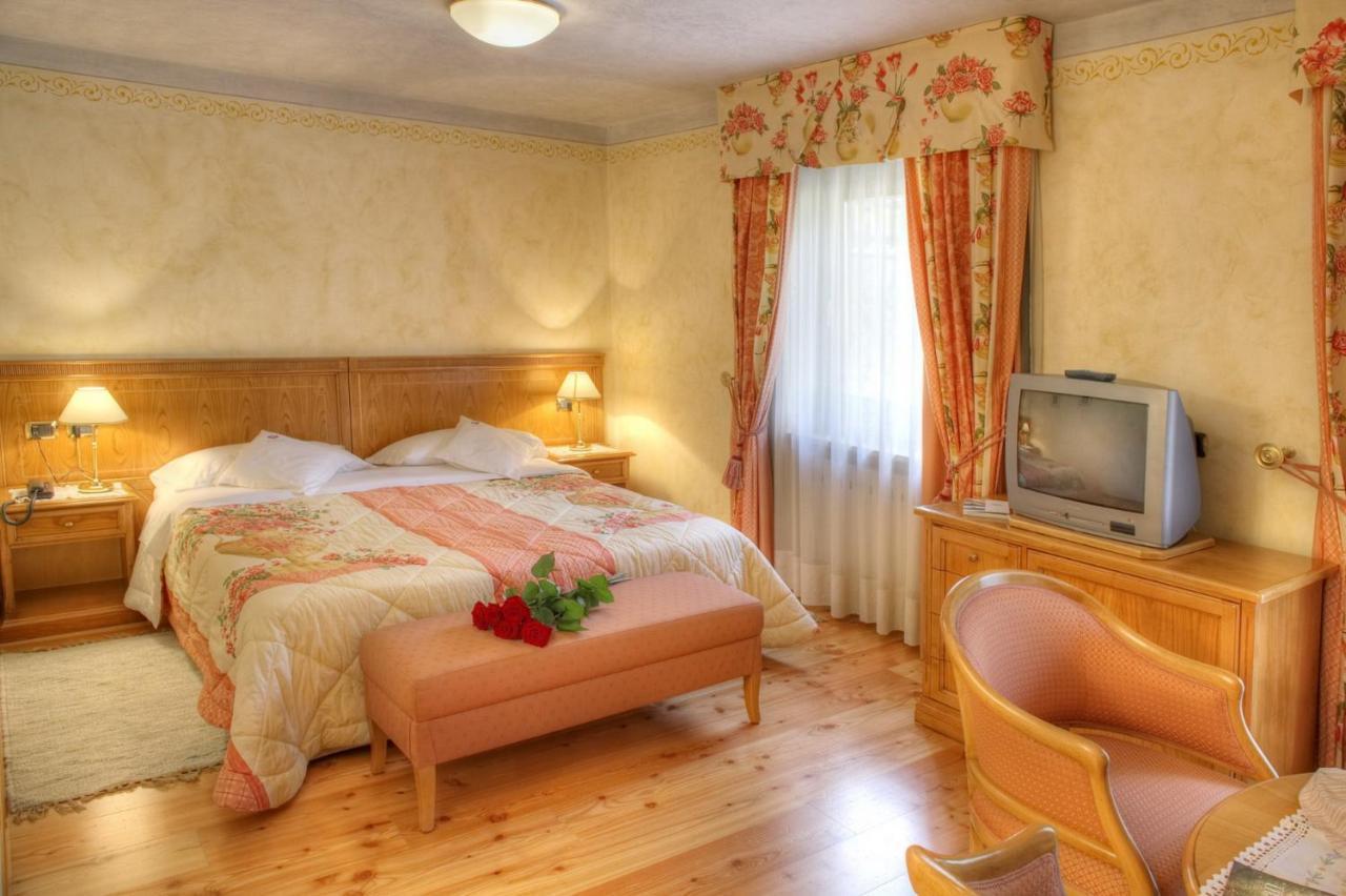 Hotel Ladinia Dolomites View Pozza di Fassa Exterior foto