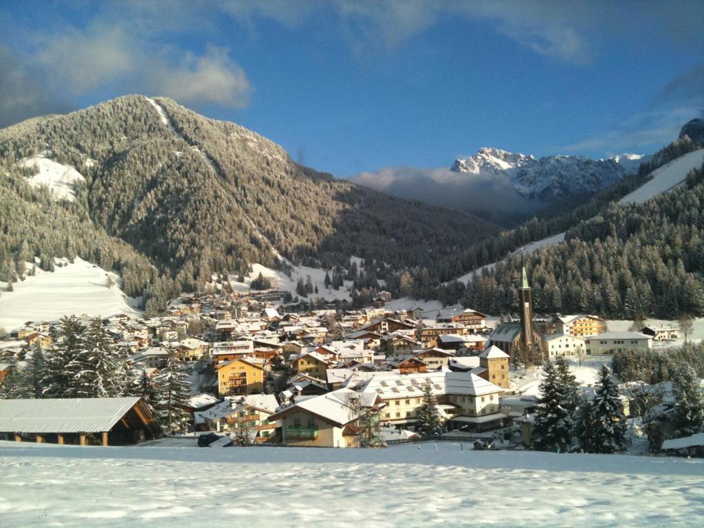 Hotel Ladinia Dolomites View Pozza di Fassa Exterior foto